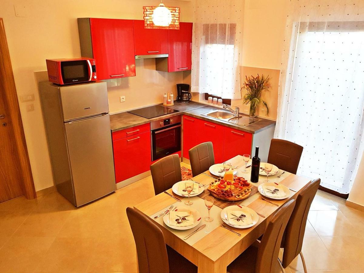 The Willow Garden Apartment House Marčana Eksteriør bilde