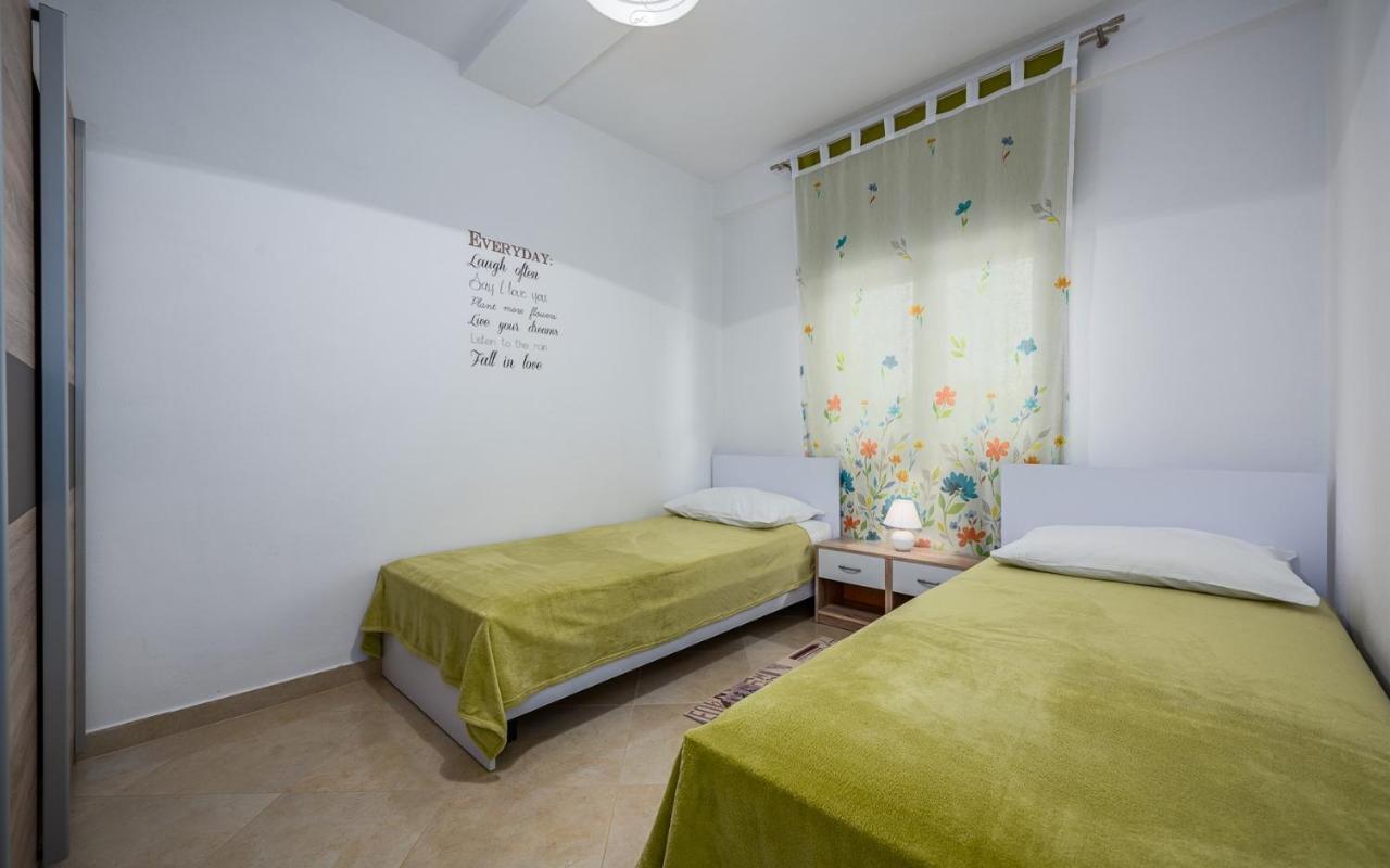 The Willow Garden Apartment House Marčana Eksteriør bilde